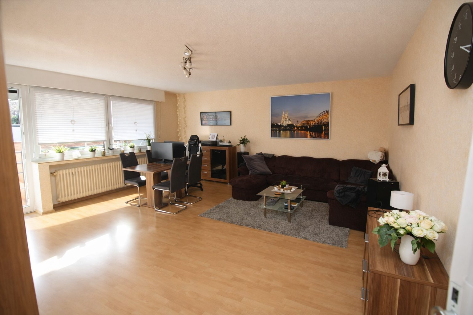 Immobilienangebot - Brühl - Alle - Reserviert: Mit 3D: Mehrfamilienhaus | 4 Einheiten (2 Wg. frei) + 4 Garagen | – Potenzial bis ca. 40.000 € p.a.