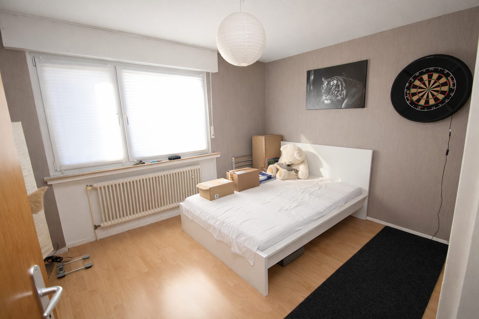 Immobilienangebot - Brühl - Alle - Reserviert: Mit 3D: Mehrfamilienhaus | 4 Einheiten (2 Wg. frei) + 4 Garagen | – Potenzial bis ca. 40.000 € p.a.