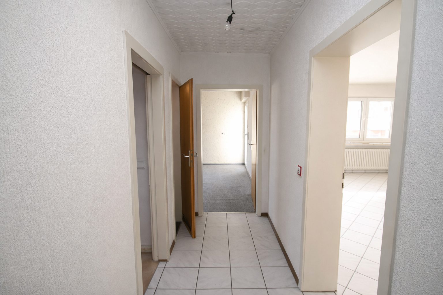 Immobilienangebot - Brühl - Alle - Reserviert: Mit 3D: Mehrfamilienhaus | 4 Einheiten (2 Wg. frei) + 4 Garagen | – Potenzial bis ca. 40.000 € p.a.