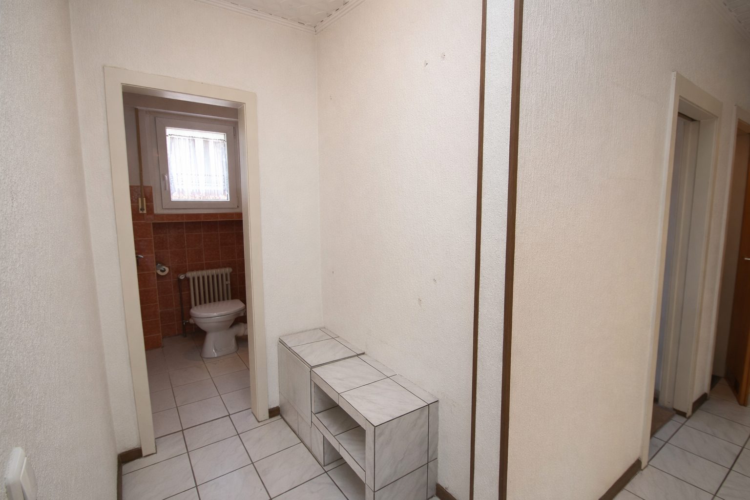 Immobilienangebot - Brühl - Alle - Reserviert: Mit 3D: Mehrfamilienhaus | 4 Einheiten (2 Wg. frei) + 4 Garagen | – Potenzial bis ca. 40.000 € p.a.