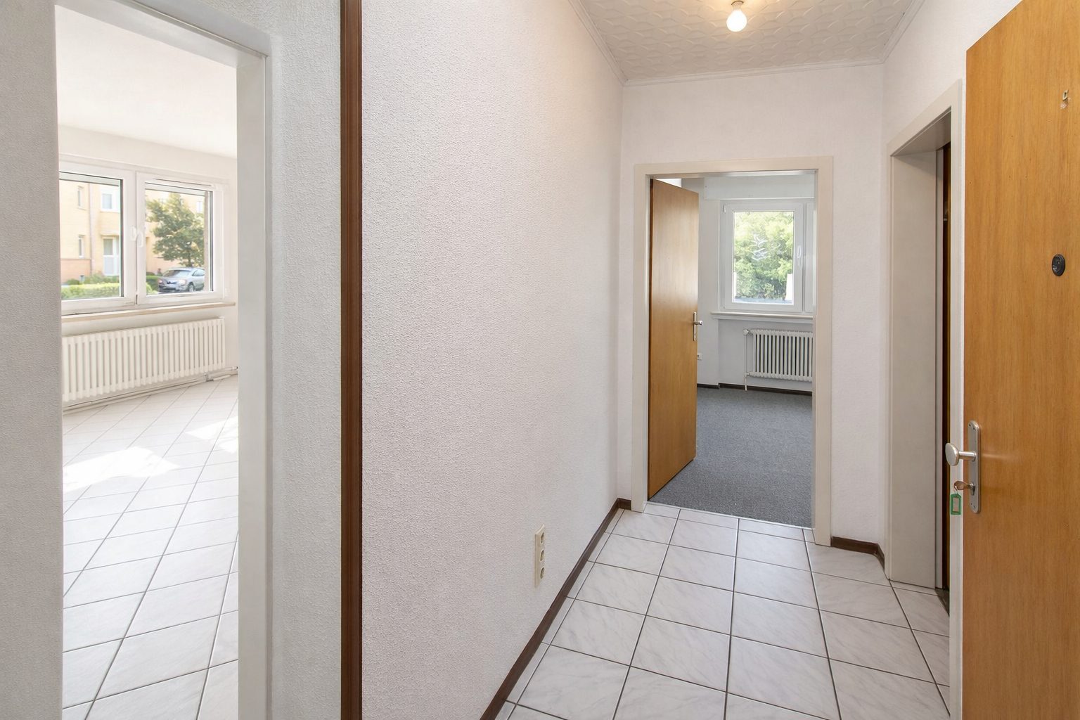 Immobilienangebot - Brühl - Alle - Reserviert: Mit 3D: Mehrfamilienhaus | 4 Einheiten (2 Wg. frei) + 4 Garagen | – Potenzial bis ca. 40.000 € p.a.