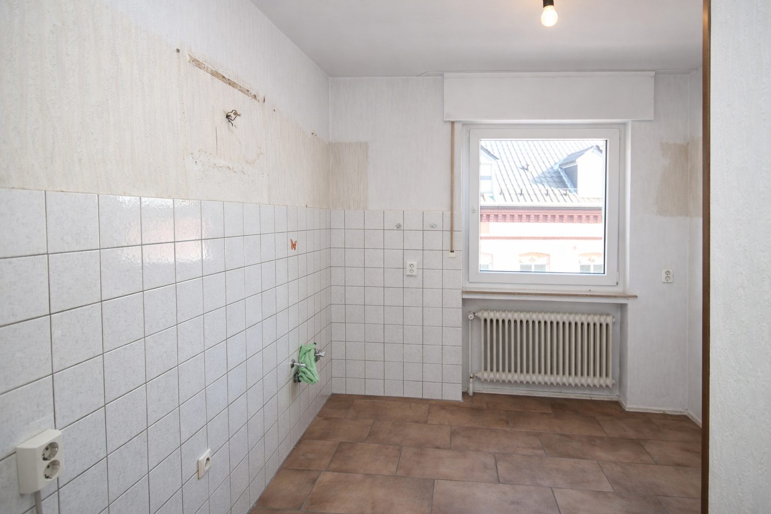 Immobilienangebot - Brühl - Alle - Reserviert: Mit 3D: Mehrfamilienhaus | 4 Einheiten (2 Wg. frei) + 4 Garagen | – Potenzial bis ca. 40.000 € p.a.