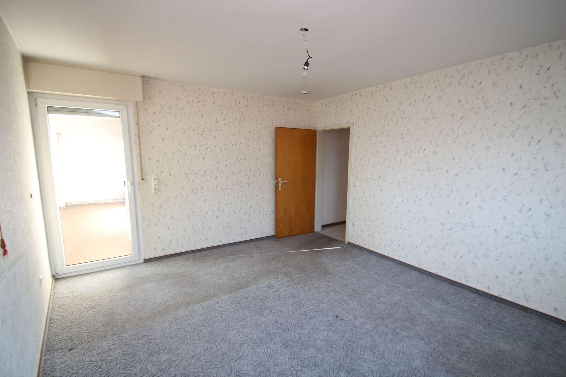 Immobilienangebot - Brühl - Alle - Reserviert: Mit 3D: Mehrfamilienhaus | 4 Einheiten (2 Wg. frei) + 4 Garagen | – Potenzial bis ca. 40.000 € p.a.