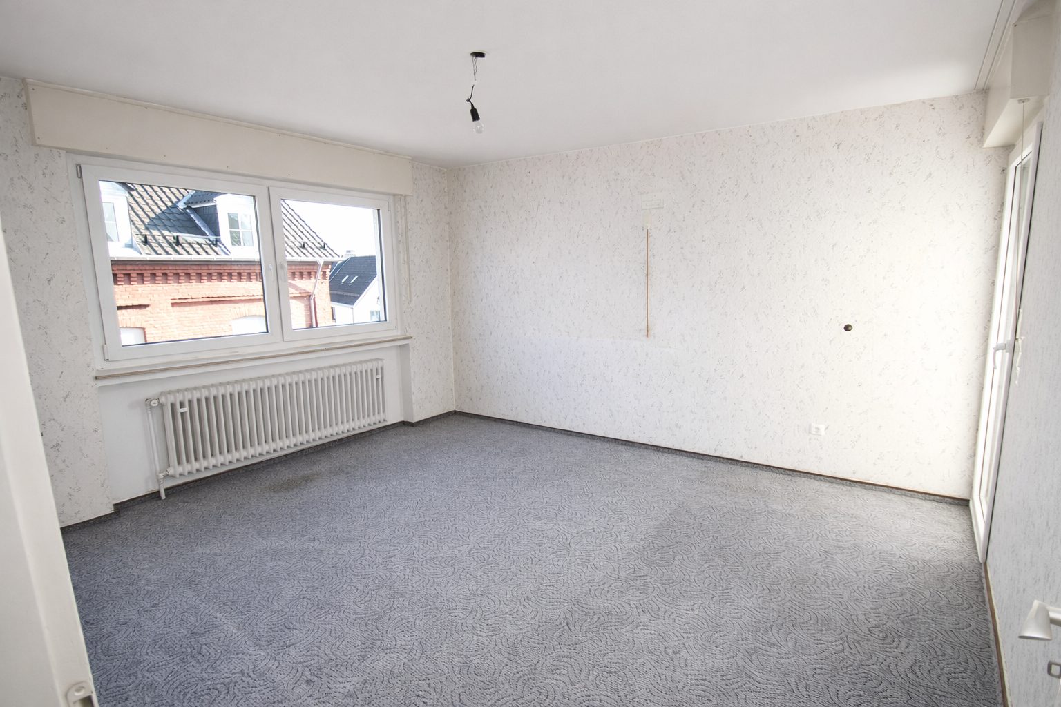 Immobilienangebot - Brühl - Alle - Reserviert: Mit 3D: Mehrfamilienhaus | 4 Einheiten (2 Wg. frei) + 4 Garagen | – Potenzial bis ca. 40.000 € p.a.