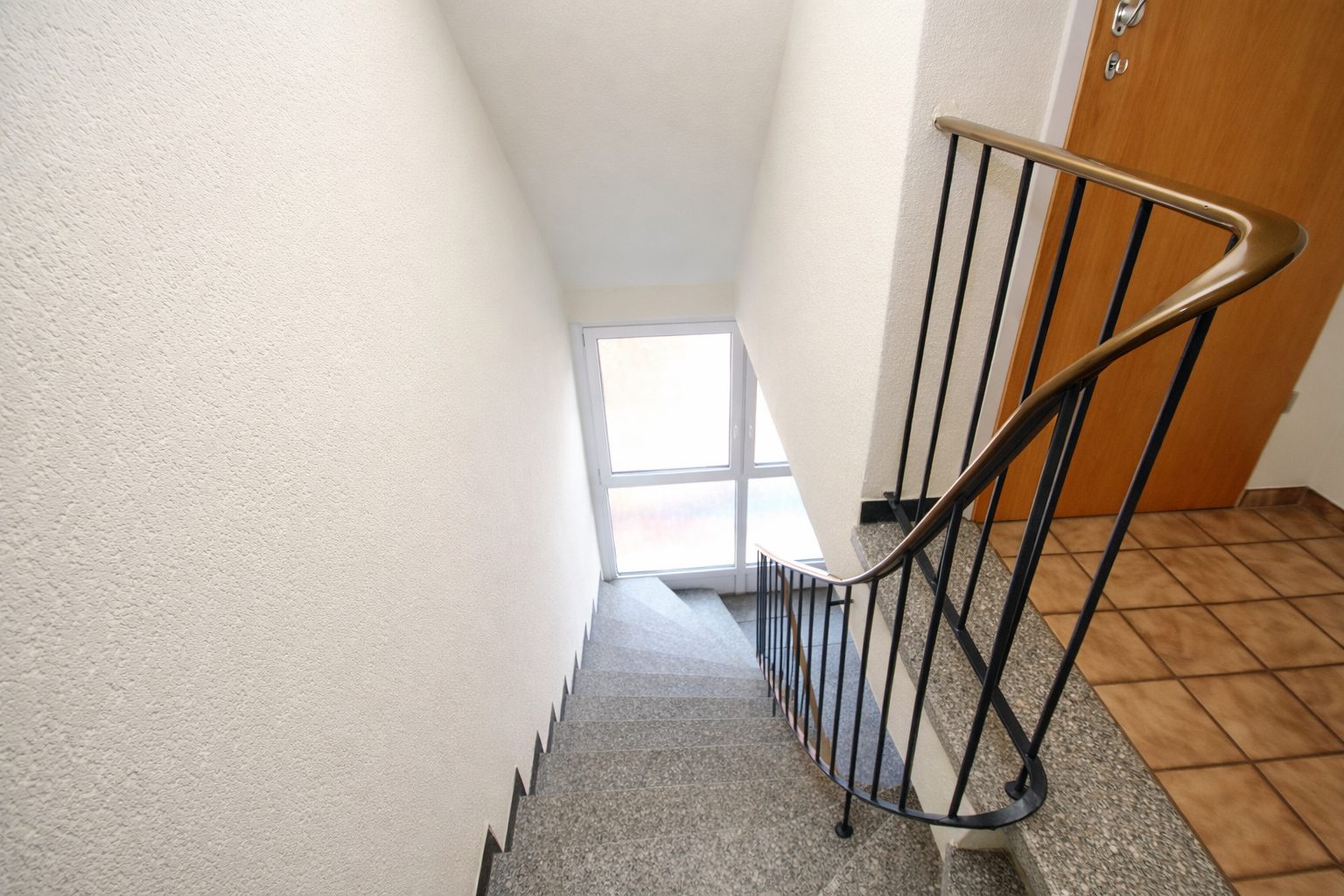 Immobilienangebot - Brühl - Alle - Reserviert: Mit 3D: Mehrfamilienhaus | 4 Einheiten (2 Wg. frei) + 4 Garagen | – Potenzial bis ca. 40.000 € p.a.