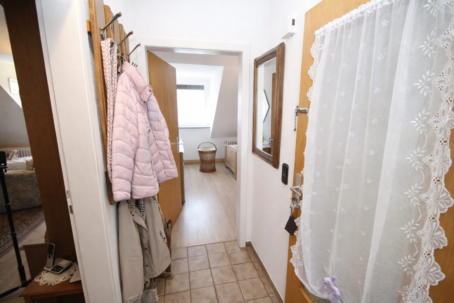Immobilienangebot - Brühl - Alle - Reserviert: Mit 3D: Mehrfamilienhaus | 4 Einheiten (2 Wg. frei) + 4 Garagen | – Potenzial bis ca. 40.000 € p.a.