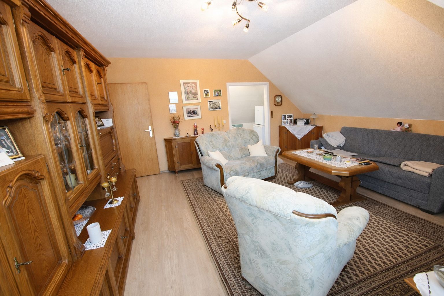 Immobilienangebot - Brühl - Alle - Reserviert: Mit 3D: Mehrfamilienhaus | 4 Einheiten (2 Wg. frei) + 4 Garagen | – Potenzial bis ca. 40.000 € p.a.