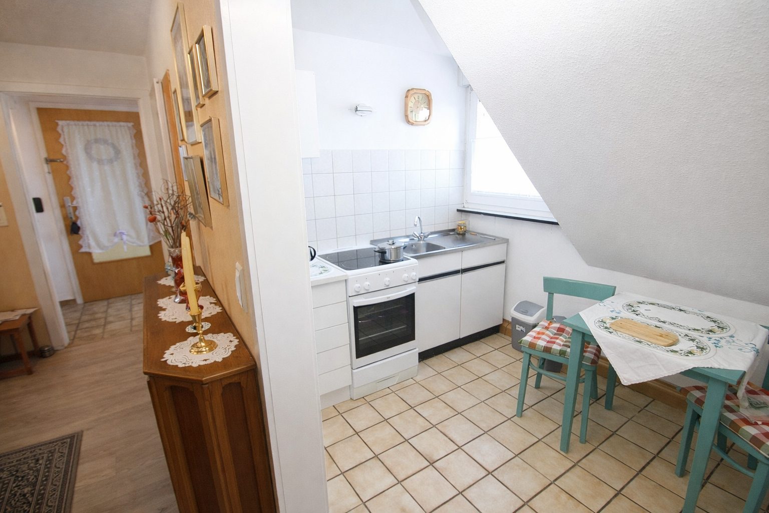 Immobilienangebot - Brühl - Alle - Reserviert: Mit 3D: Mehrfamilienhaus | 4 Einheiten (2 Wg. frei) + 4 Garagen | – Potenzial bis ca. 40.000 € p.a.