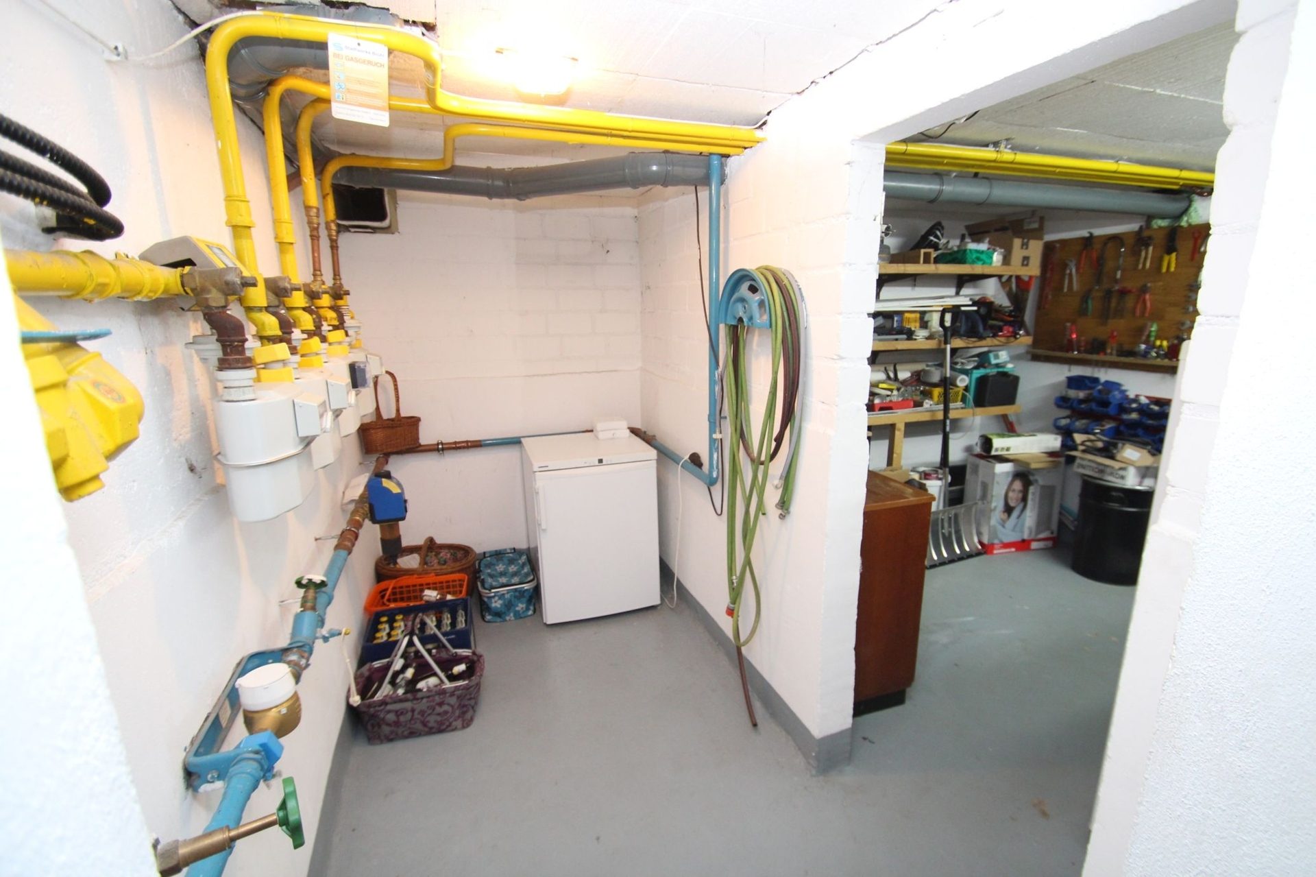 Immobilienangebot - Brühl - Alle - Reserviert: Mit 3D: Mehrfamilienhaus | 4 Einheiten (2 Wg. frei) + 4 Garagen | – Potenzial bis ca. 40.000 € p.a.