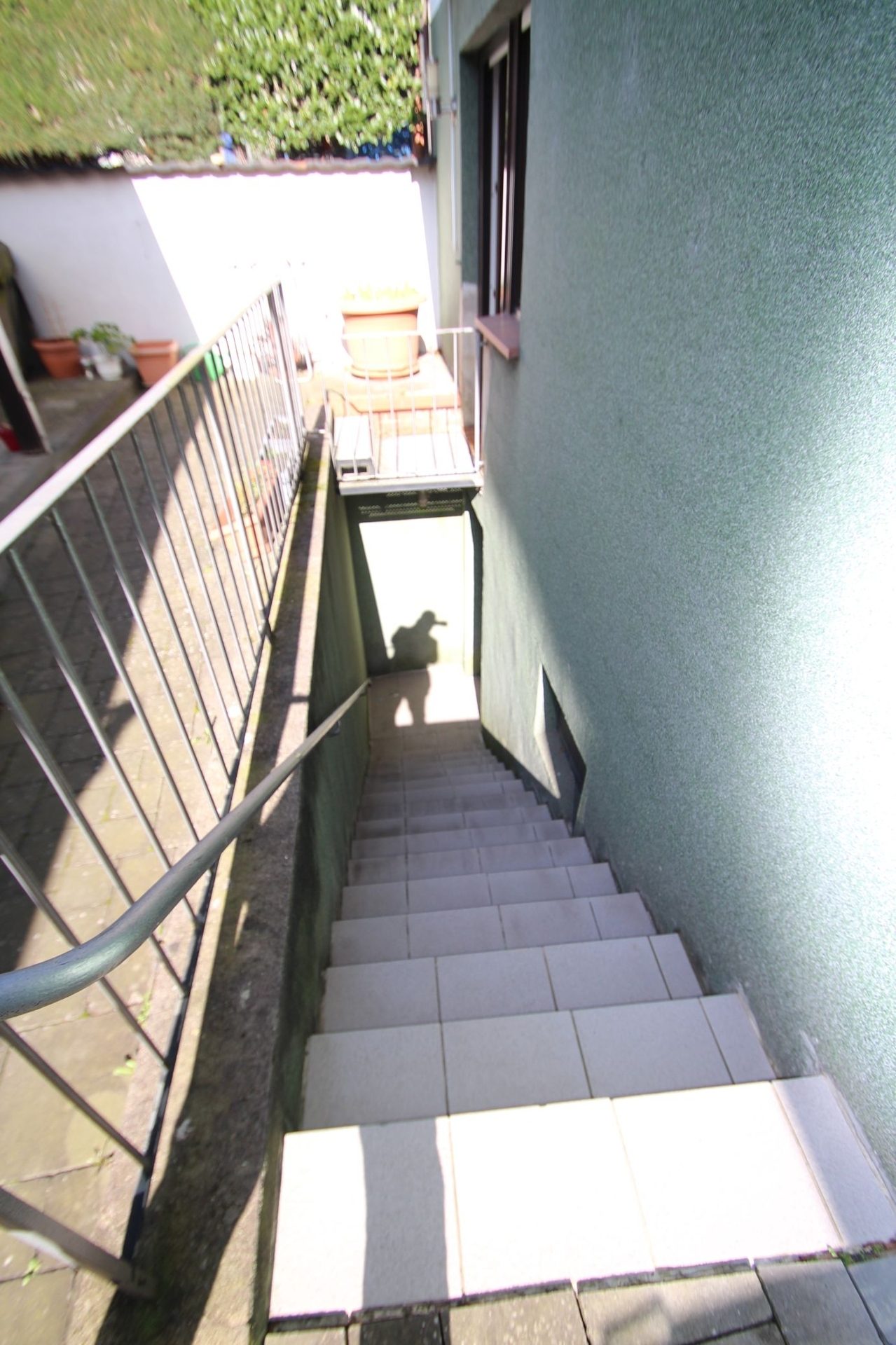 Immobilienangebot - Brühl - Alle - Reserviert: Mit 3D: Mehrfamilienhaus | 4 Einheiten (2 Wg. frei) + 4 Garagen | – Potenzial bis ca. 40.000 € p.a.