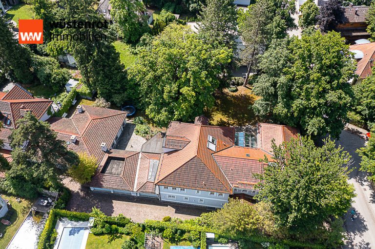 Immobilienangebot - München - Alle - Luxus Anwesen in bester Lage München-Solln.
Exklusive Besichtigung der Immobilie mit Privatsphäre.