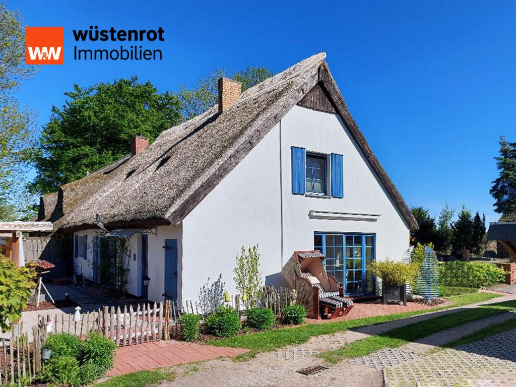 Immobilienangebot - Mellenthin - Alle - FAST AM KRIENKER SEE + TOP AUSGESTATTET MIT EINBAUKÜCHE + KAMIN + ZWEI BÄDER + PHOTOVOLTAIKANLAGE