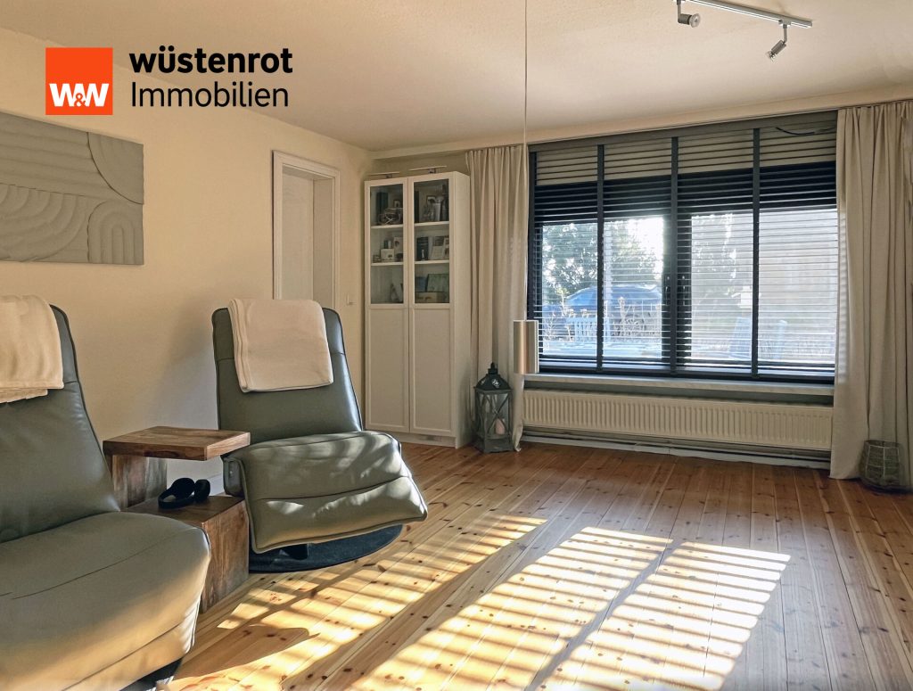 Immobilienangebot - Mellenthin - Alle - FAST AM KRIENKER SEE + TOP AUSGESTATTET MIT EINBAUKÜCHE + KAMIN + ZWEI BÄDER + PHOTOVOLTAIKANLAGE