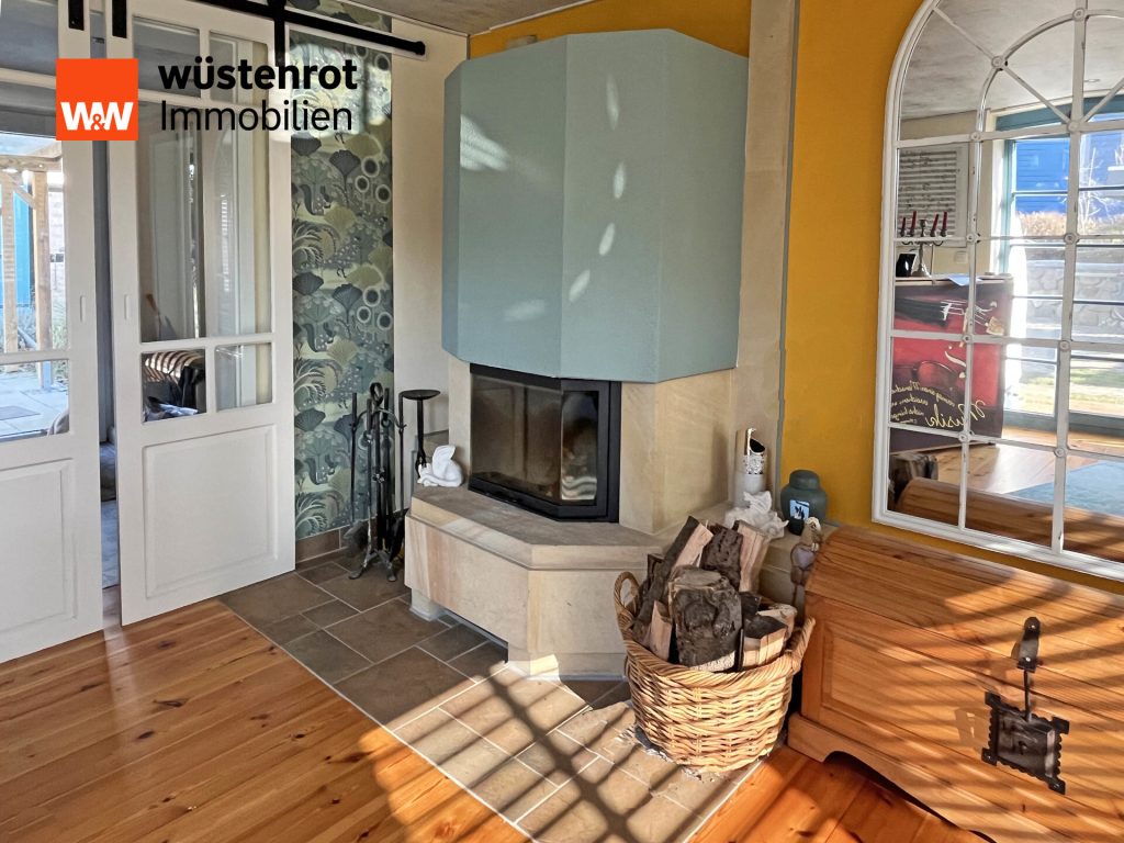 Immobilienangebot - Mellenthin - Alle - FAST AM KRIENKER SEE + TOP AUSGESTATTET MIT EINBAUKÜCHE + KAMIN + ZWEI BÄDER + PHOTOVOLTAIKANLAGE