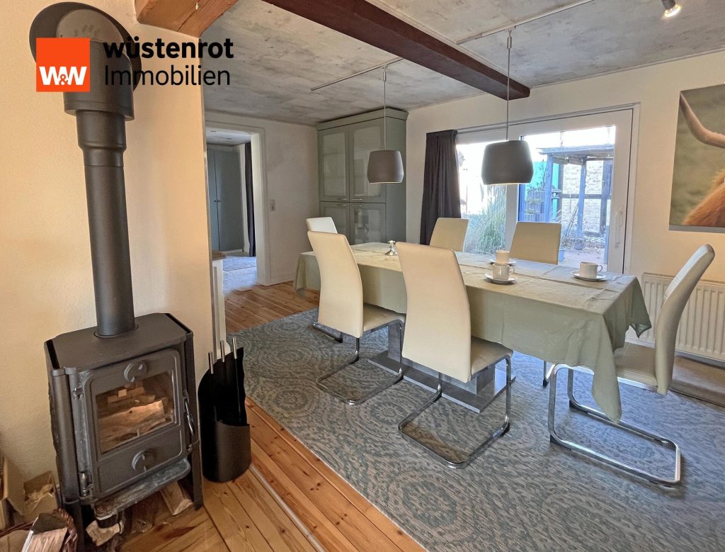 Immobilienangebot - Mellenthin - Alle - FAST AM KRIENKER SEE + TOP AUSGESTATTET MIT EINBAUKÜCHE + KAMIN + ZWEI BÄDER + PHOTOVOLTAIKANLAGE