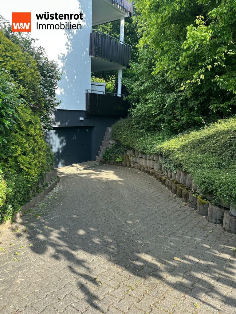 Immobilienangebot - Bad Homburg vor der Höhe - Alle - Familienfreundliche 3-Zimmer-Wohnung mit einem großen Balkon und grünem Ausblick in einer ruhigen Gegend in Bad Hamburg
