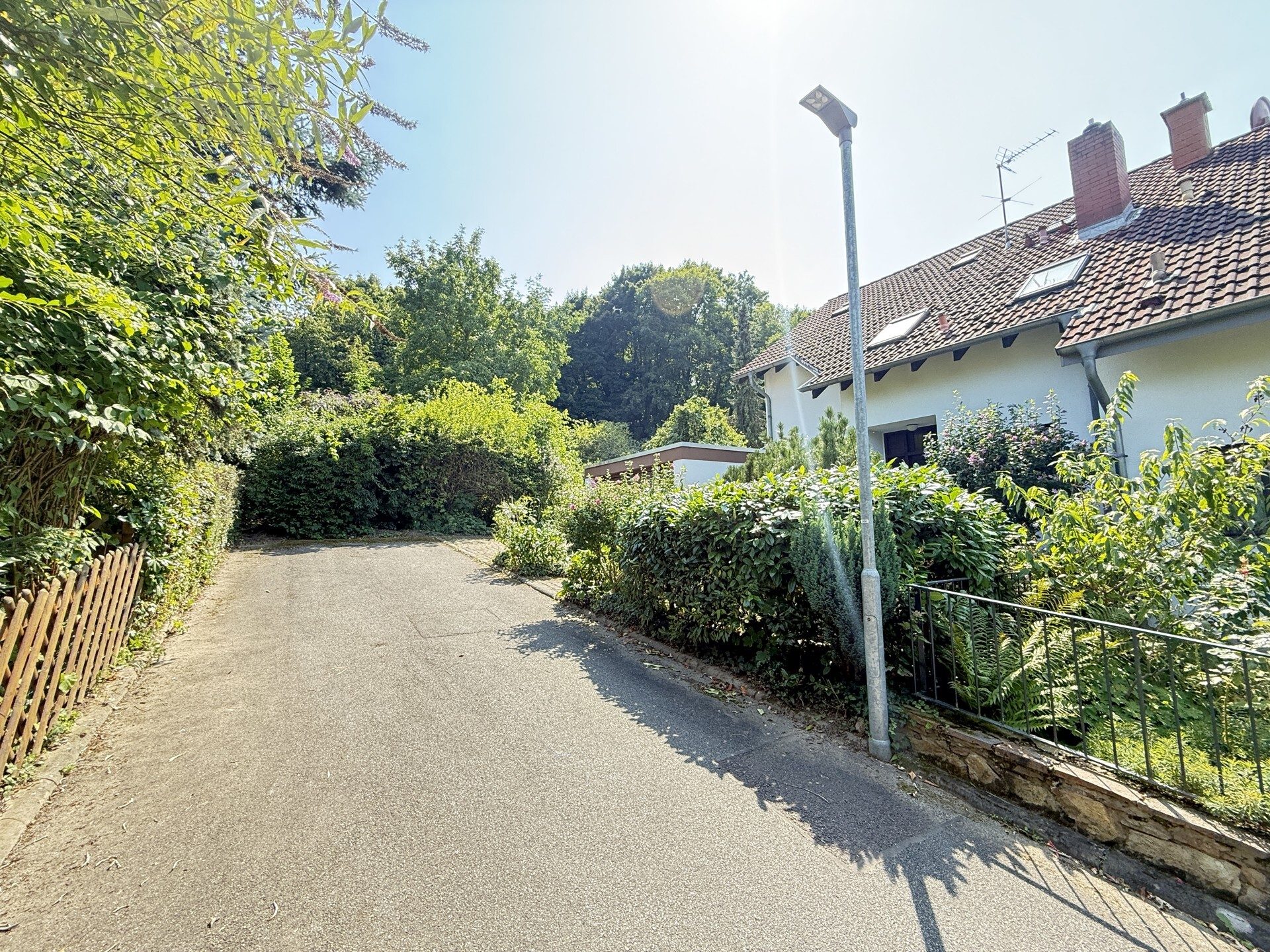 Immobilienangebot - Weinheim - Alle - Naturnah und zentral, Doppelhaushälfte mit kleiner Einliegerwohnung in beliebter Lage von Weinheim