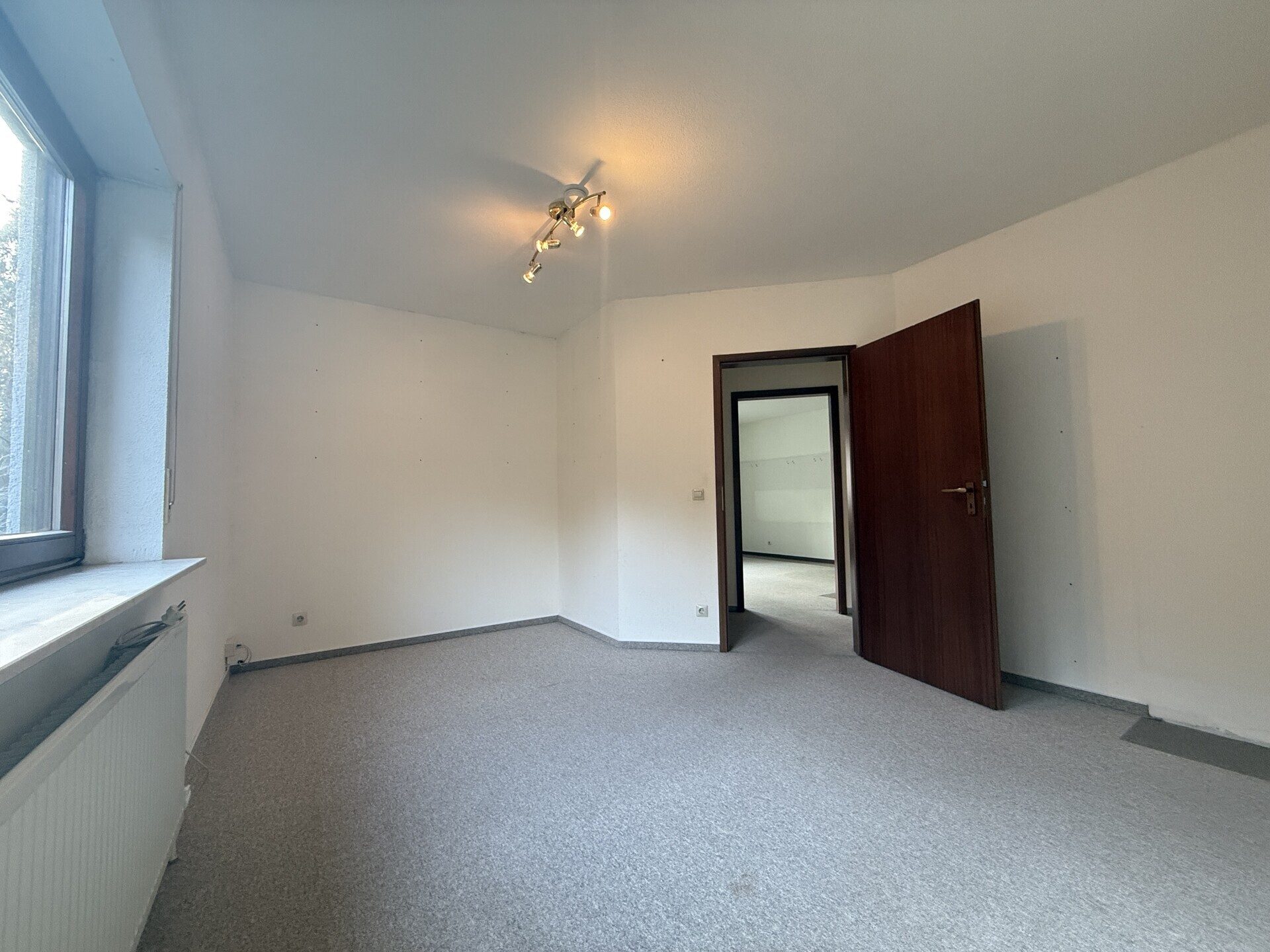 Immobilienangebot - Weinheim - Alle - Naturnah und zentral, Doppelhaushälfte mit kleiner Einliegerwohnung in beliebter Lage von Weinheim