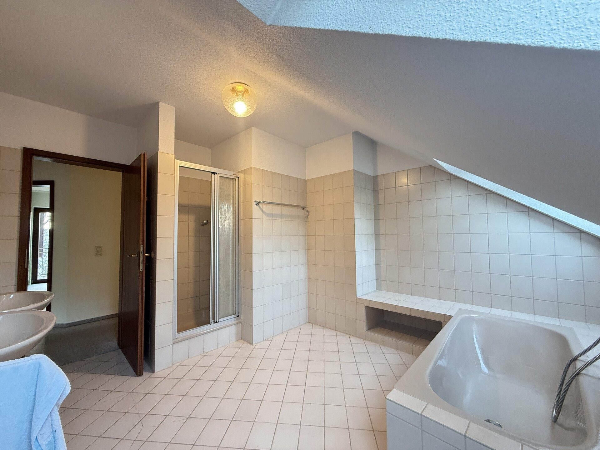 Immobilienangebot - Weinheim - Alle - Naturnah und zentral, Doppelhaushälfte mit kleiner Einliegerwohnung in beliebter Lage von Weinheim
