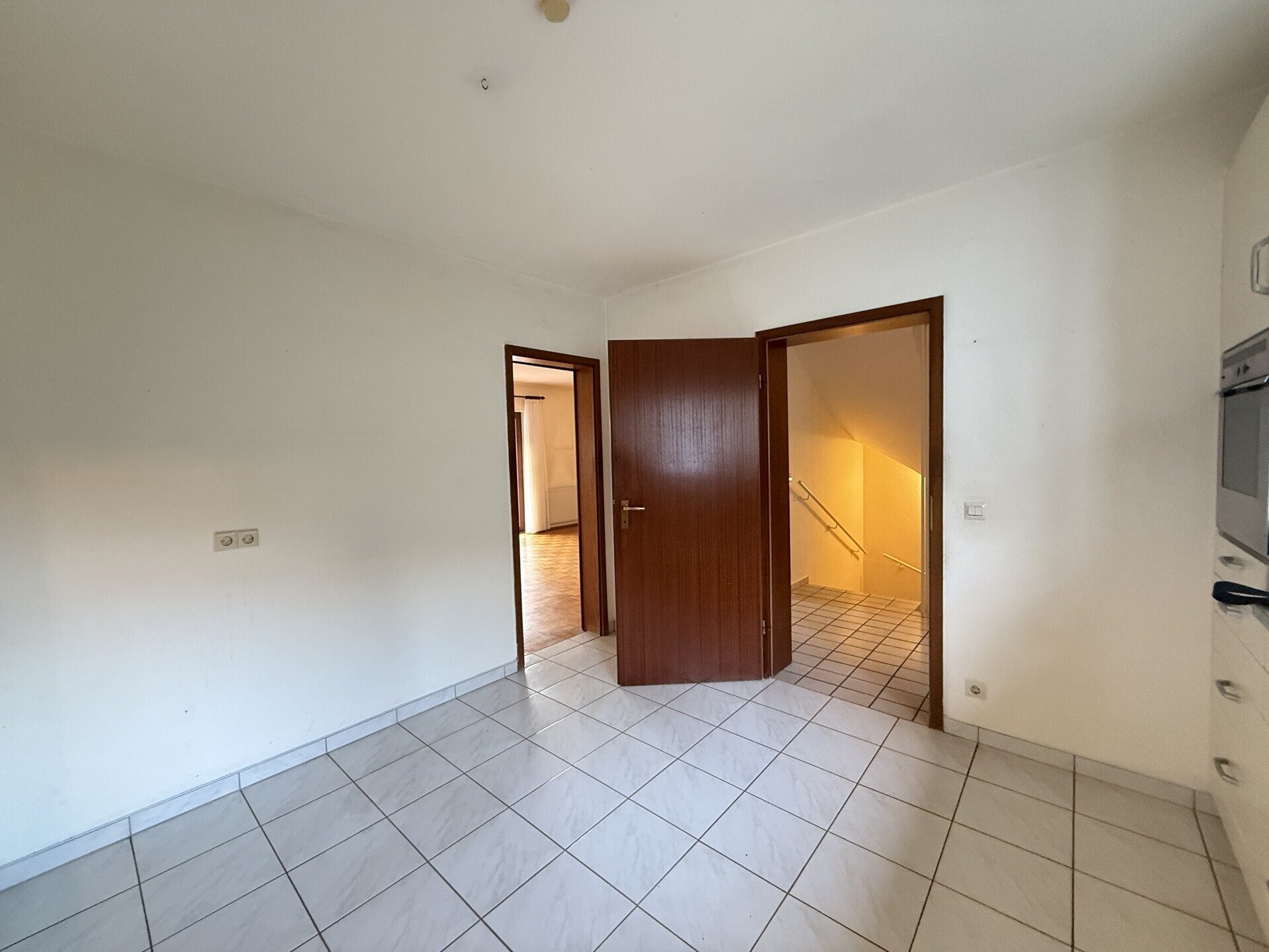 Immobilienangebot - Weinheim - Alle - Naturnah und zentral, Doppelhaushälfte mit kleiner Einliegerwohnung in beliebter Lage von Weinheim