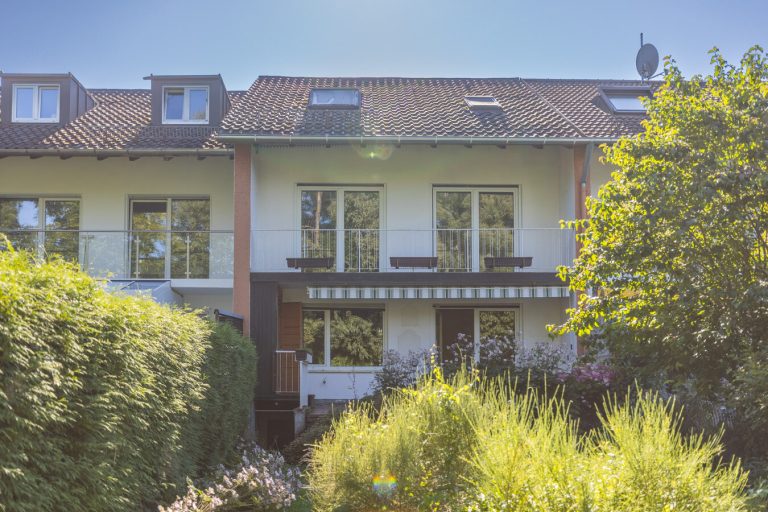 Immobilienangebot - Karlsfeld - Alle - Charmantes Reihenmittelhaus mit 132 m² Wfl. und Westgarten – viel Platz für Familie, Beruf & Ideen!