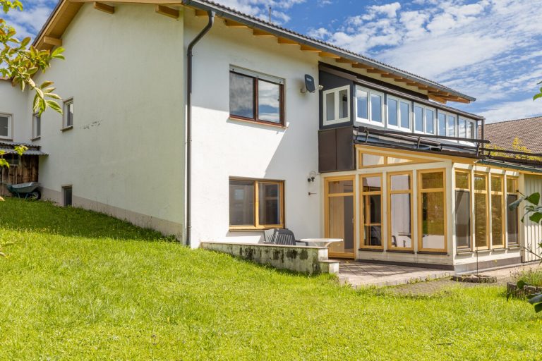 Immobilienangebot - Windach / Schöffelding - Alle - Charmantes Familienrefugium mit großem Potenzial und beeindruckender Grundstücksgröße