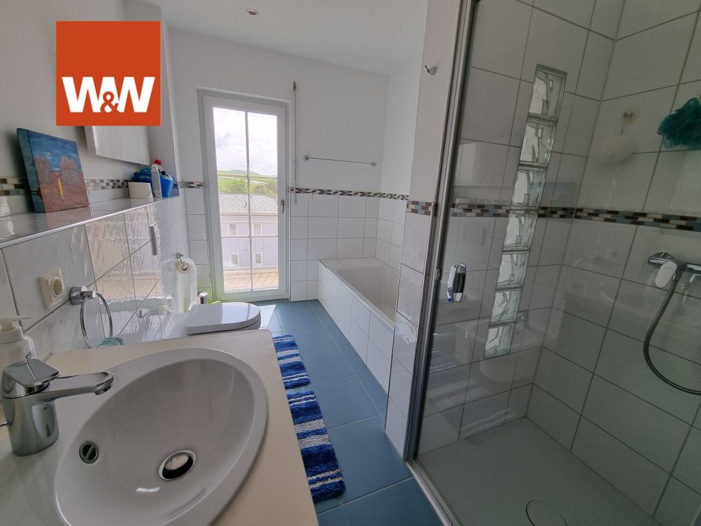 Immobilienangebot - Seinsheim / Wässerndorf - Alle - Modernes Einfamilienhaus mit Einliegerwohnung, Doppelgarage und großem Garten