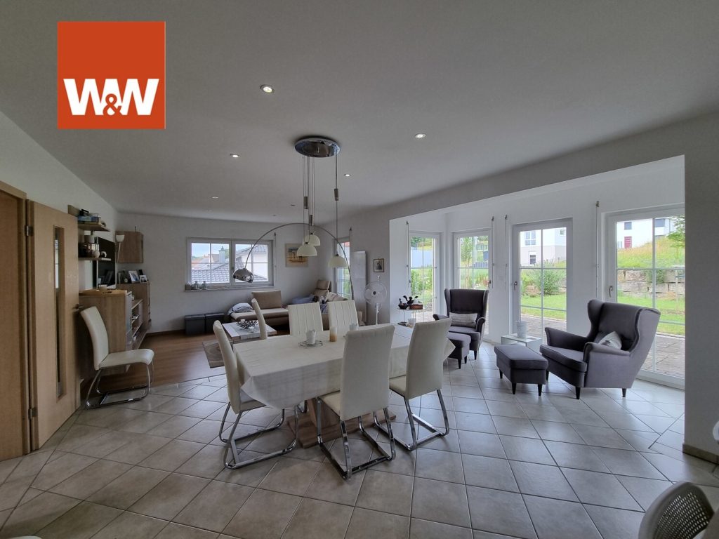 Immobilienangebot - Seinsheim / Wässerndorf - Alle - Modernes Einfamilienhaus mit Einliegerwohnung, Doppelgarage und großem Garten