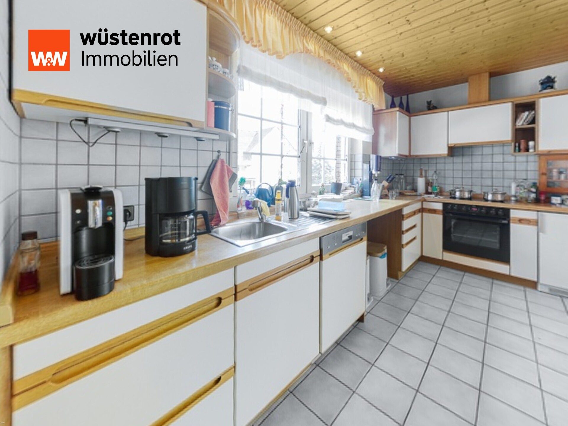 Immobilienangebot - Hessisch Oldendorf / Weibeck - Alle - Ländliches Einfamilienhaus mit großem Garten, Kamin, flexibel beheizbar & ausgebautem Gäste-Bereich