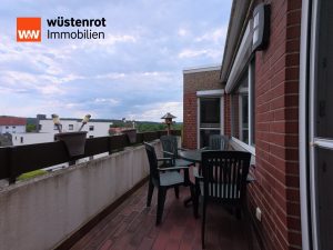 Immobilienangebot - Hameln - Alle - Lichtdurchflutete 3-Zimmer-Wohnung mit Garage & großem Keller im modernisierten Dachgeschoss