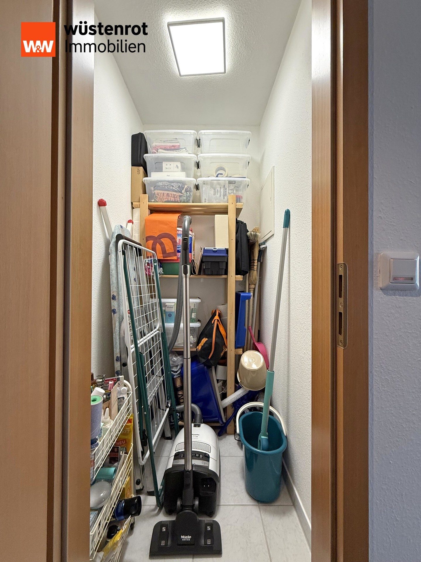 Immobilienangebot - Leonberg - Alle - Gepflegte 2-Zimmer-Wohnung mit Balkon, TG- & Außenstellplatz – ideal zum Wohnen oder Anlegen!