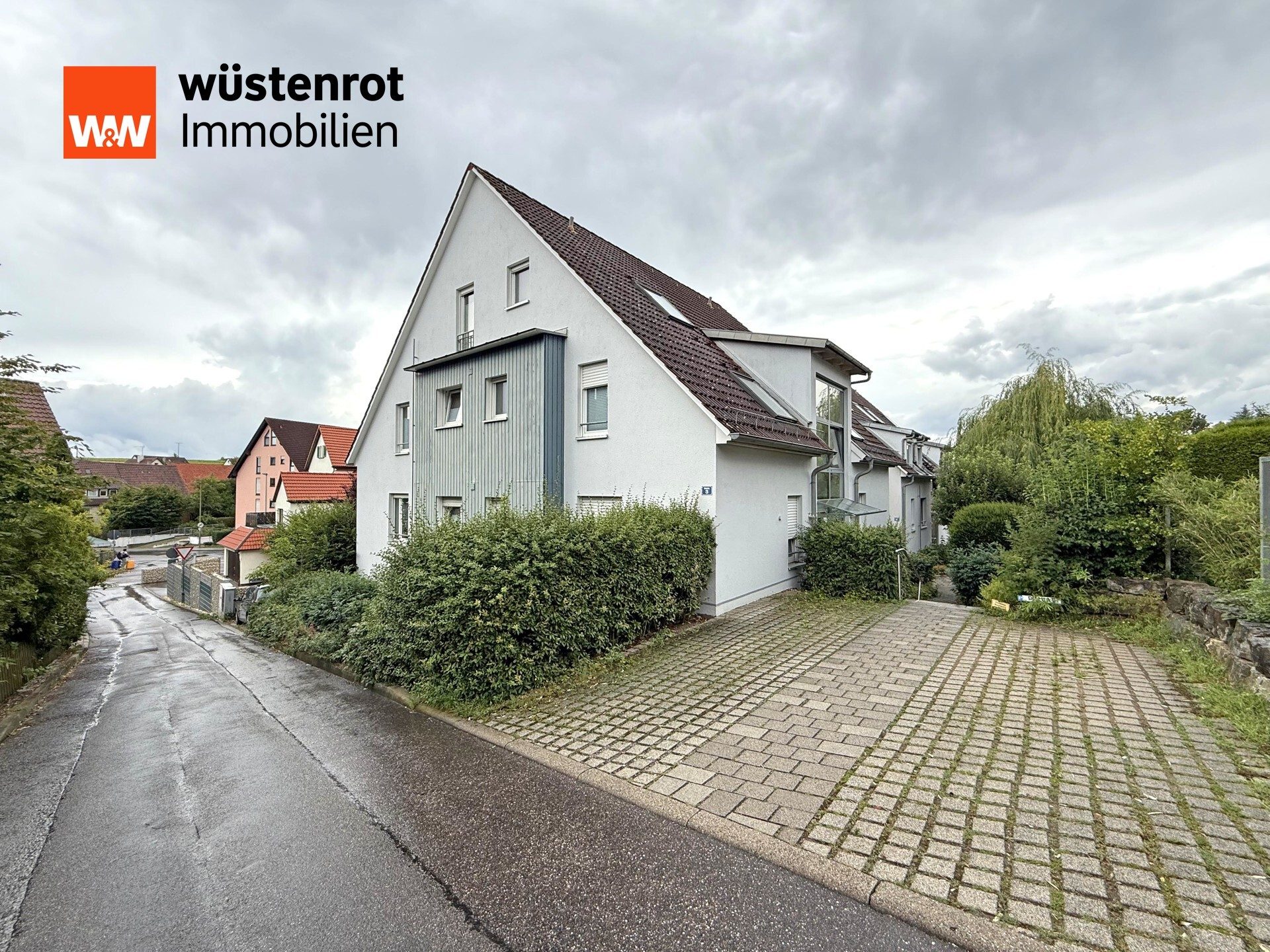 Immobilienangebot - Leonberg - Alle - Gepflegte 2-Zimmer-Wohnung mit Balkon, TG- & Außenstellplatz – ideal zum Wohnen oder Anlegen!