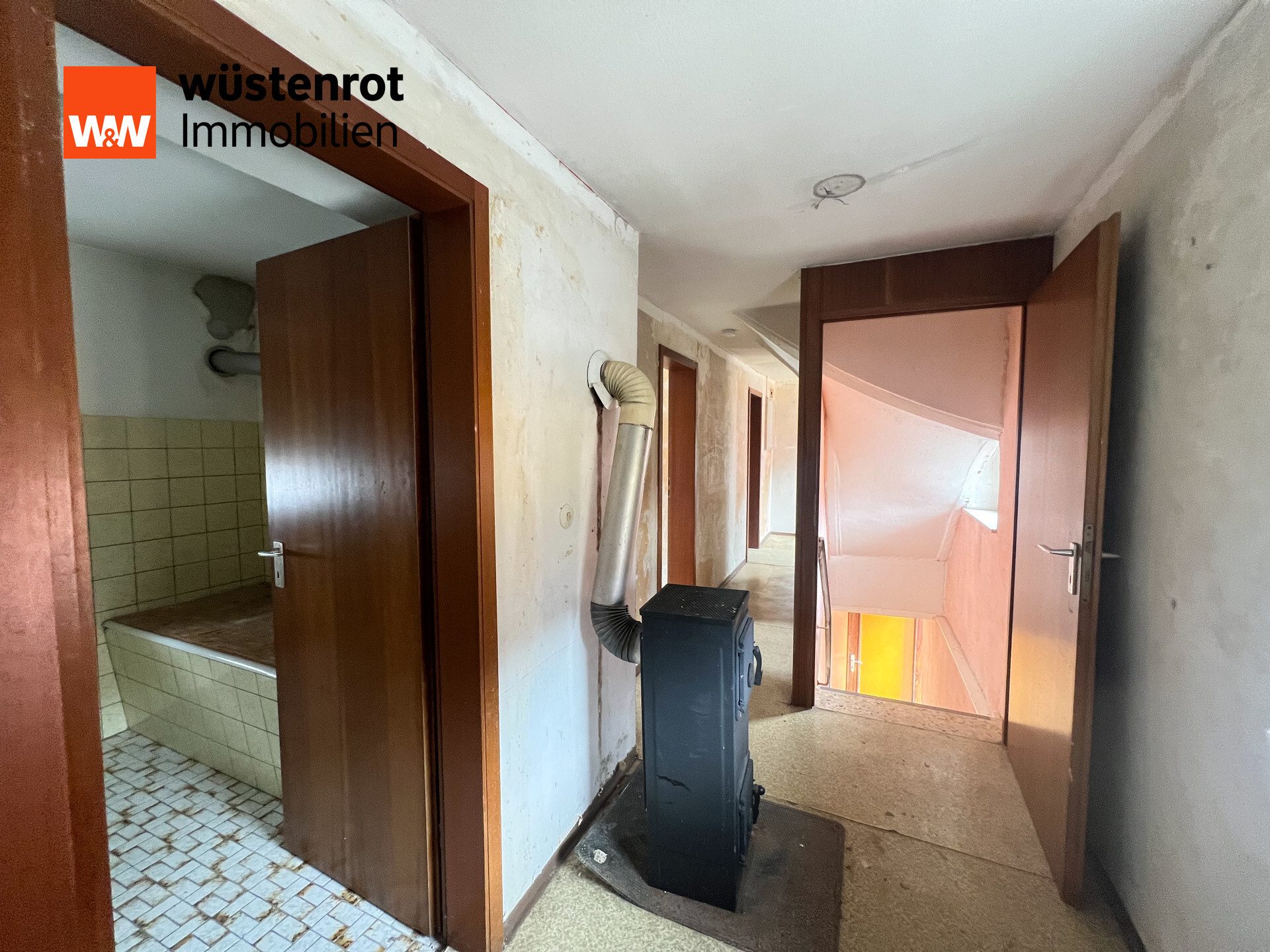 Immobilienangebot - Gochsheim - Alle - Zweifamilienhaus mit Nebengebäuden - Sanieren und Gestalten