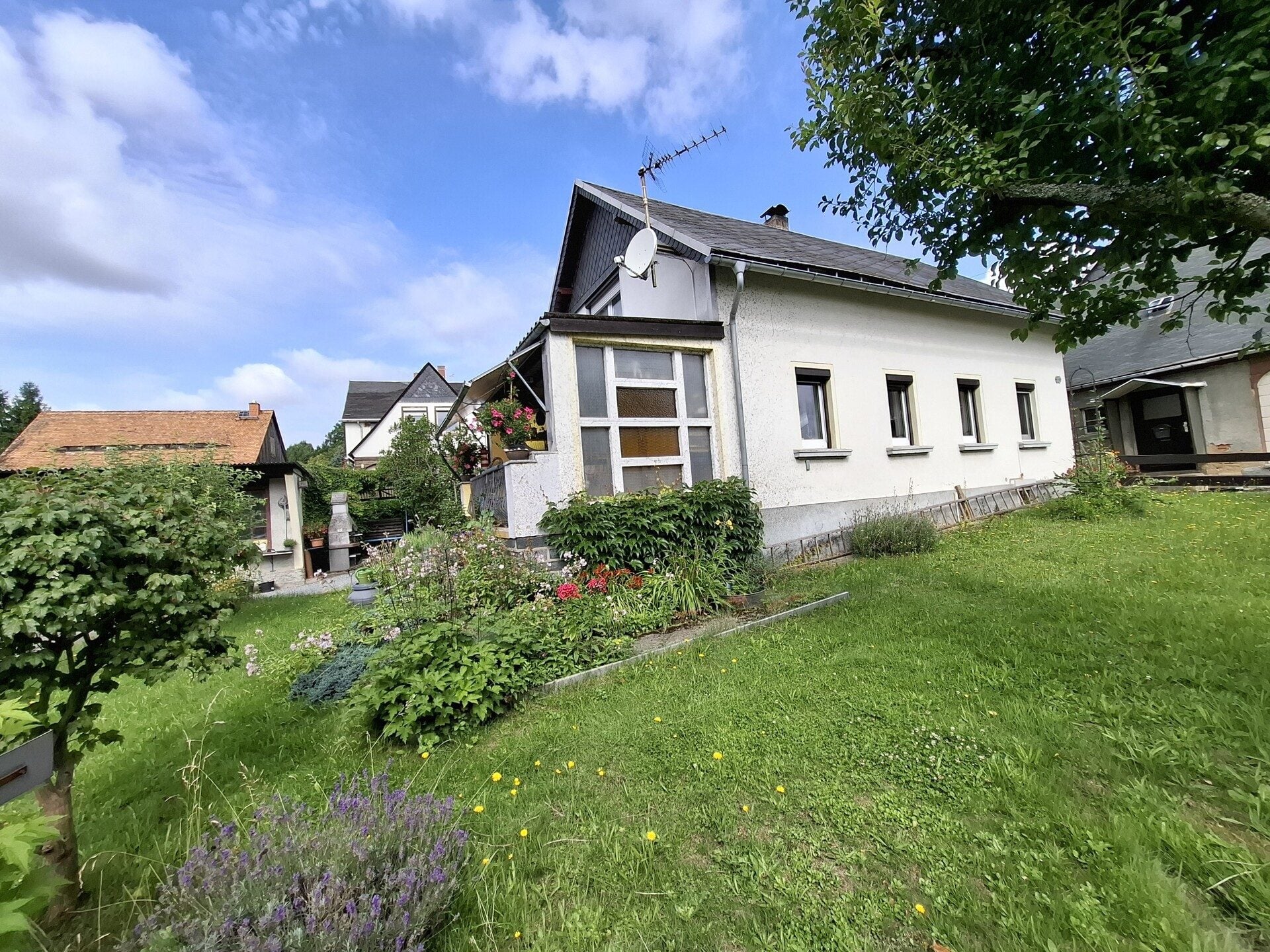 Immobilienangebot - Neusalza-Spremberg - Alle - Feines Haus mit Wald in idyllischer Lage