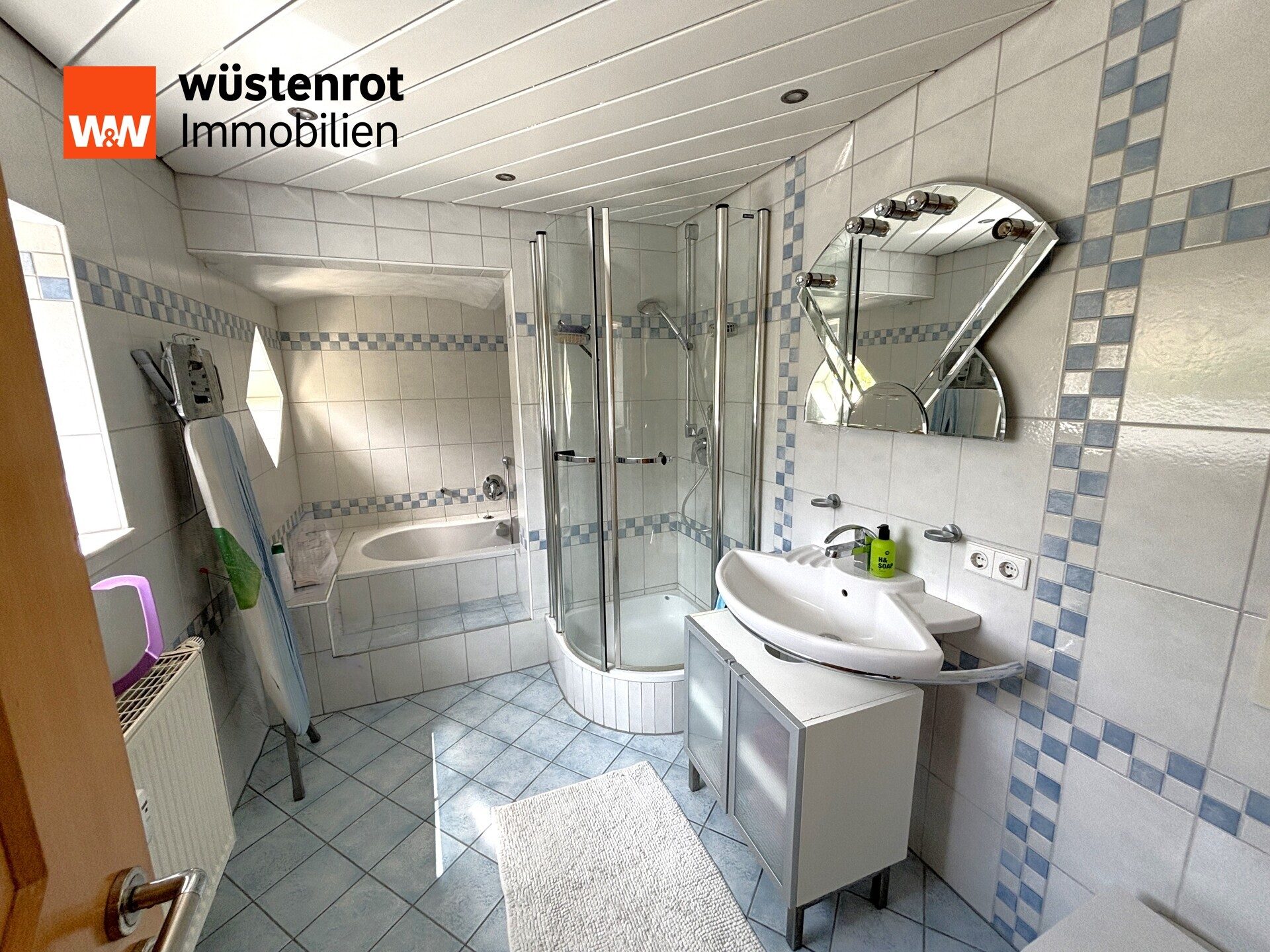 Immobilienangebot - Reichenschwand - Alle - "Viel Platz für alle"  Zweifamilienhaus mit 8,5 Zimmern und knapp 248 m², im Herzen Reichenschwands
