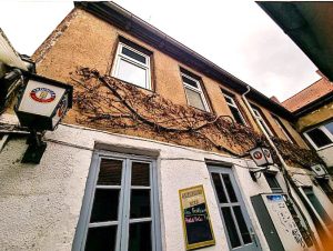 Immobilienangebot - Erlangen - Alle - Traditionslokal in der City von Erlangen, Nähe E-Werk. 

Wird vor Einzug umfassend renoviert.