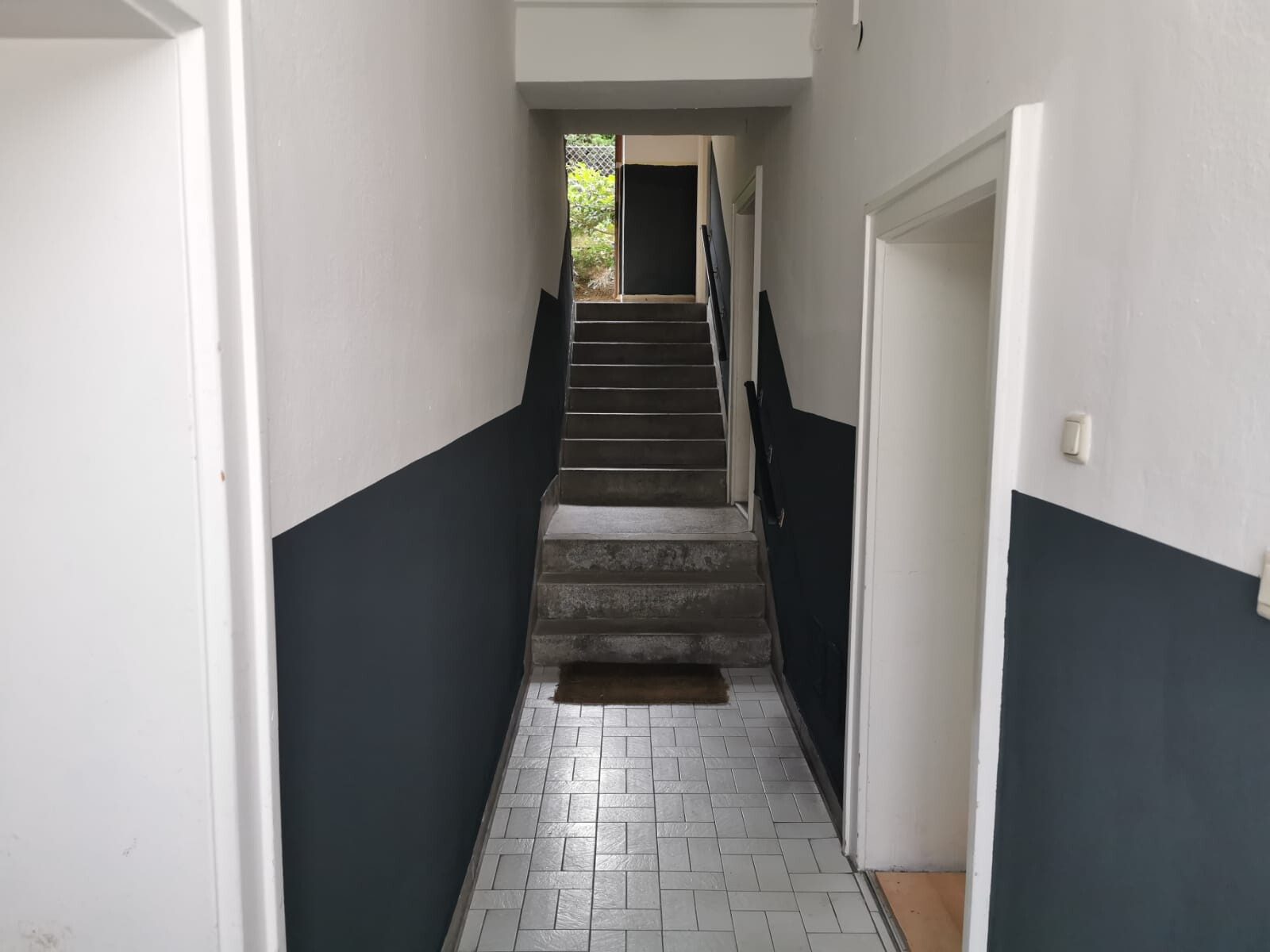Immobilienangebot - Tittling - Alle - Jahresnettomiete: mehr als 40.000 € + Optimierungsmöglichkeit!
Lukratives 7-Parteienhaus in Tittling