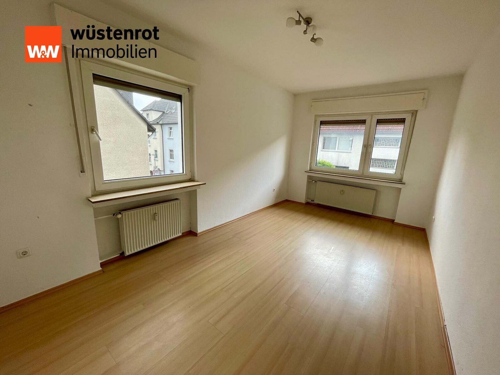 Immobilienangebot - Essen - Alle - Kapitalanleger aufgepasst! MFH mit  3 Wohnungen u. einem Ladenlokal, Garten, Garage u. Stellplatz