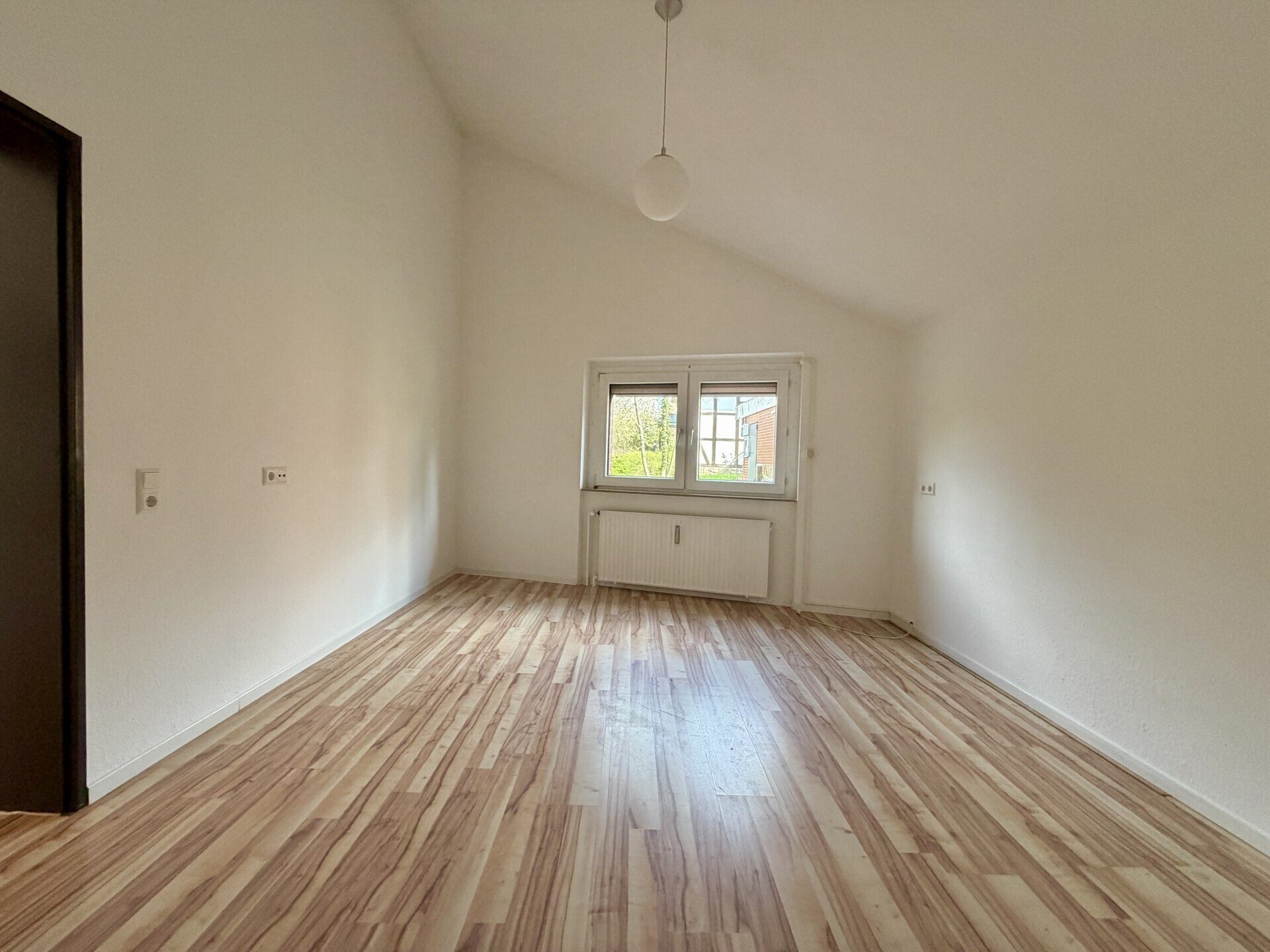 Immobilienangebot - Hannover / Davenstedt - Alle - Ob als Anlage oder selbst genutzt - Urban trifft Idyll. Wohnen im kleinen Bungalow