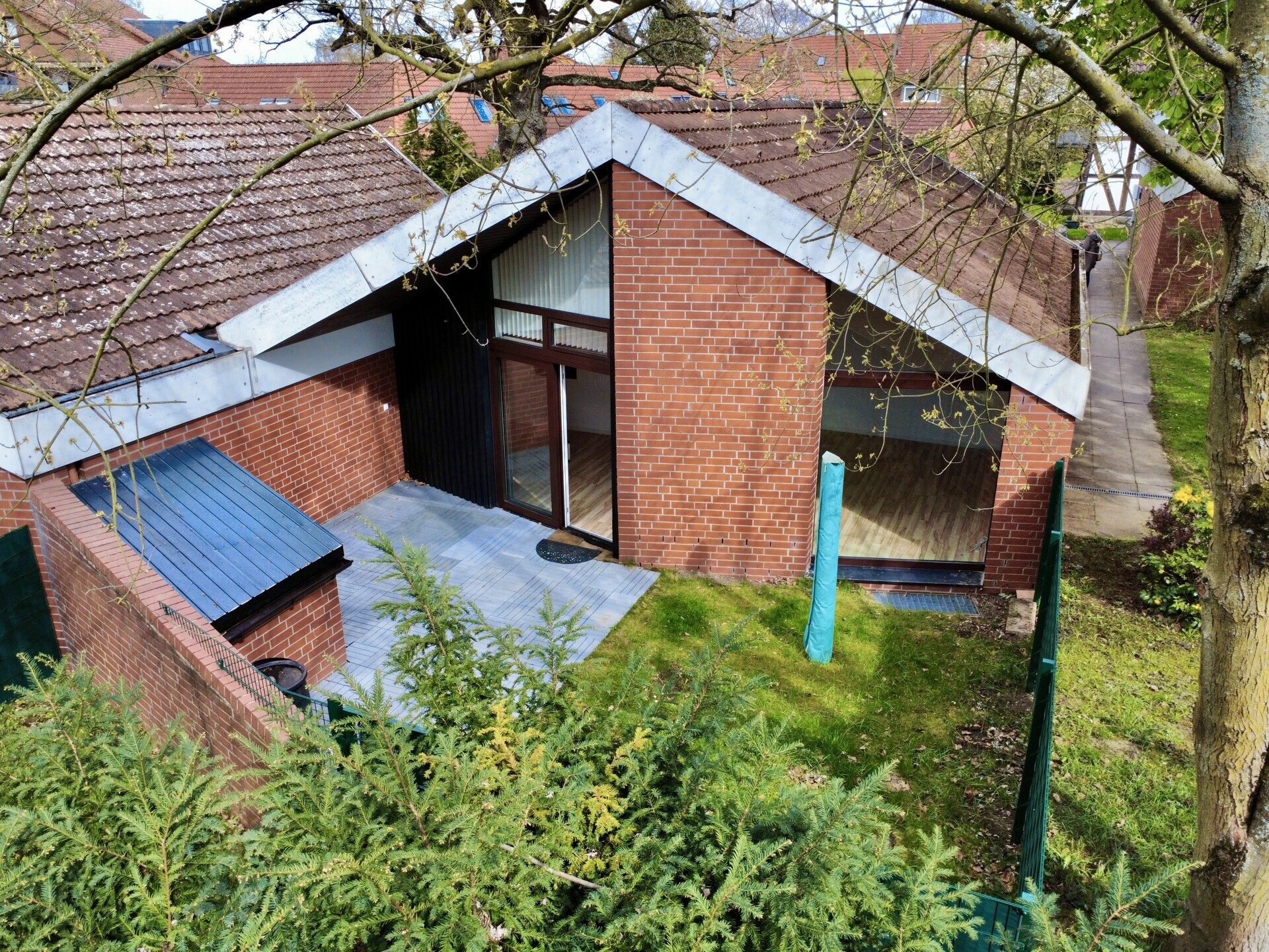 Immobilienangebot - Hannover / Davenstedt - Alle - Ob als Anlage oder selbst genutzt - Urban trifft Idyll. Wohnen im kleinen Bungalow