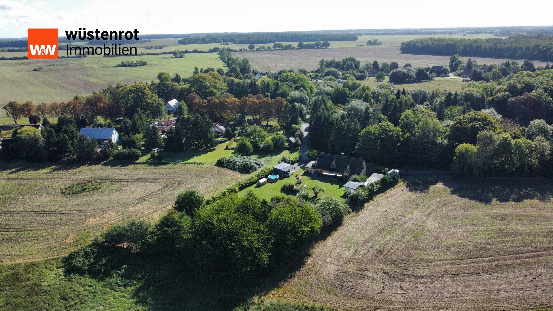 Immobilienangebot - Eixen / Leplow - Alle - Provisionsfrei: Ländlicher Wohntraum mit Reetdach – großzügiges Einfamilienhaus in Leplow bei Eixen
