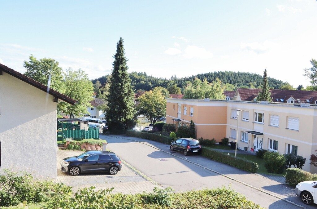 Immobilienangebot - Wangen im Allgäu / Epplings - Alle - Großzügige 4,5 - Zimmer - Etagenwohnung mit Balkon, Garage und Gartenanteil in Wangen / Epplings