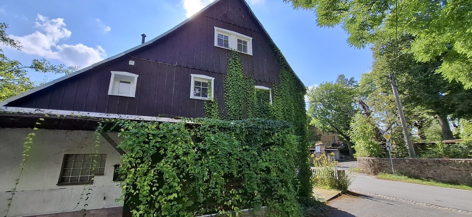 Immobilienangebot - Hochkirch - Alle - Anwesen mit Wohnhaus, Ferienhaus und Scheune in guter Wohnlage von Hochkirch