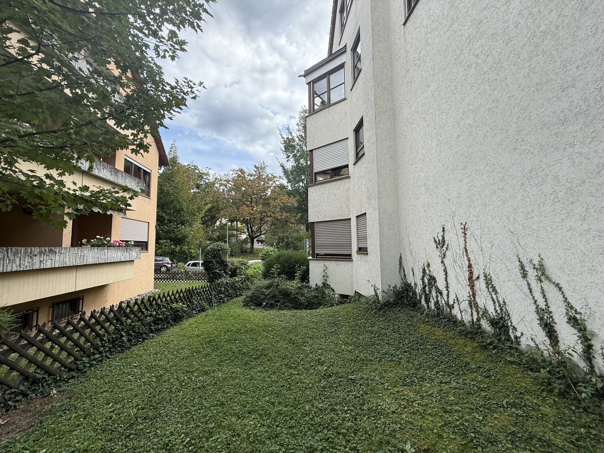 Immobilienangebot - Stuttgart - Alle - Schöne 2-Zimmerwohnung mit Balkon und TG-Stellplatz in attraktiver Lage von S-Untertürkheim