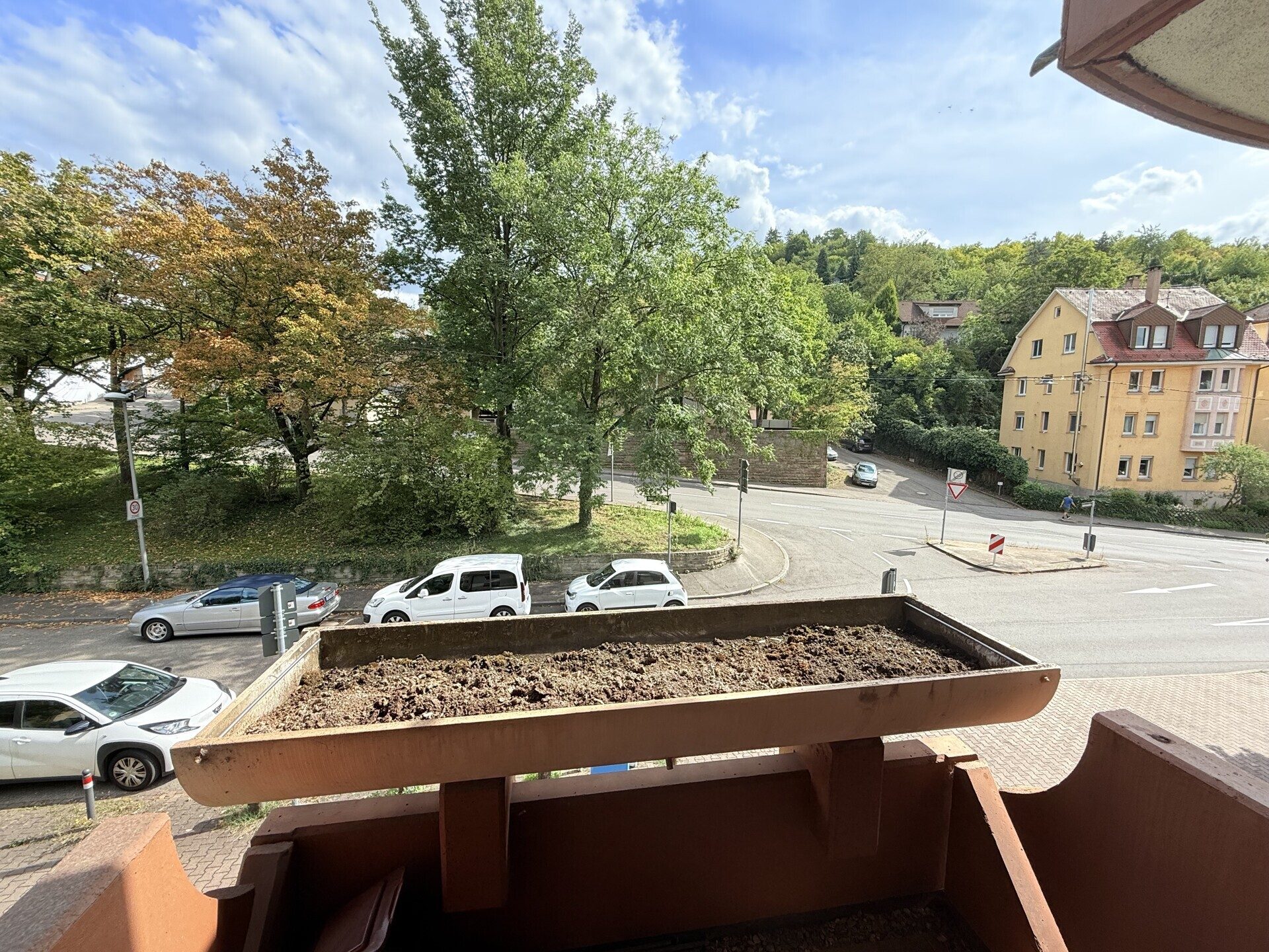 Immobilienangebot - Stuttgart - Alle - Schöne 2-Zimmerwohnung mit Balkon und TG-Stellplatz in attraktiver Lage von S-Untertürkheim