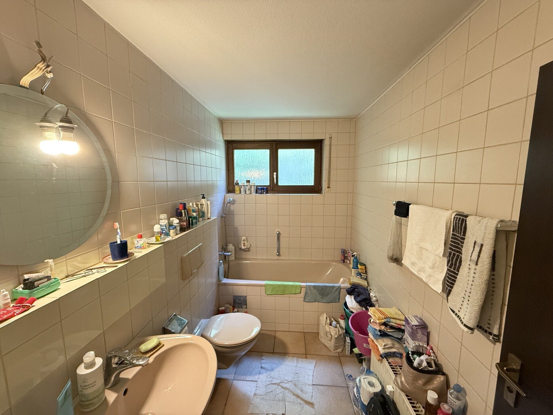 Immobilienangebot - Stuttgart - Alle - Schöne 2-Zimmerwohnung mit Balkon und TG-Stellplatz in attraktiver Lage von S-Untertürkheim