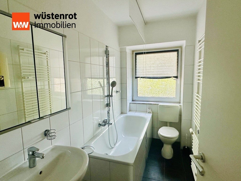 Immobilienangebot - Gelsenkirchen / Schalke - Alle - Kapitalanlage mit 15,2-fachem Rohertrag!
10 Wohnungen · 487 m² Wohnfläche · 2 Garagen · Fernwärme
