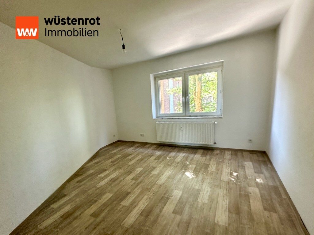 Immobilienangebot - Gelsenkirchen / Schalke - Alle - Kapitalanlage mit 15,2-fachem Rohertrag!
10 Wohnungen · 487 m² Wohnfläche · 2 Garagen · Fernwärme