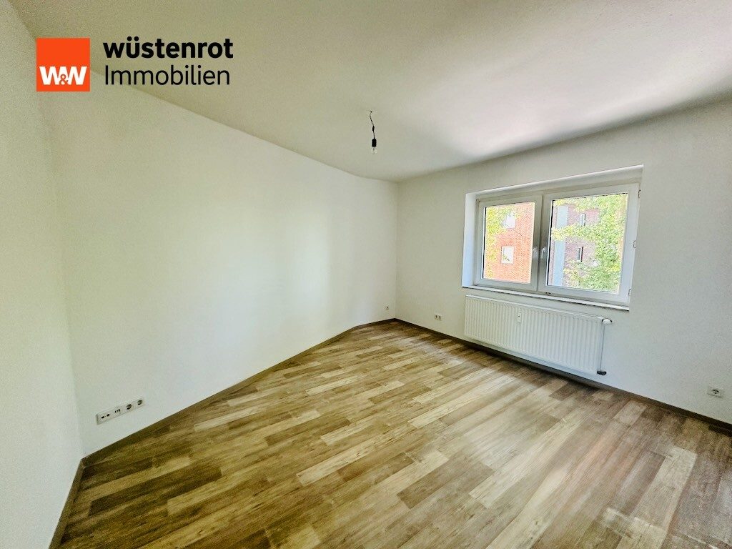 Immobilienangebot - Gelsenkirchen / Schalke - Alle - Kapitalanlage mit 15,2-fachem Rohertrag!
10 Wohnungen · 487 m² Wohnfläche · 2 Garagen · Fernwärme