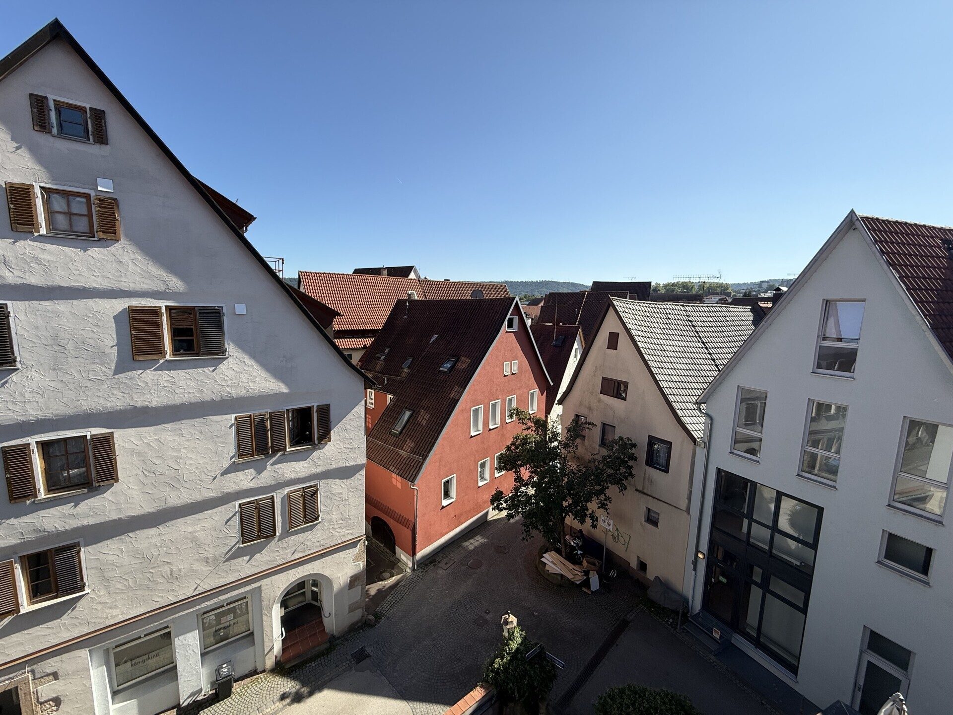Immobilienangebot - Rottenburg am Neckar - Alle - Attraktive 2-Zimmerwohnung im Herzen von Rottenburg mit EBK, Balkon und Garage!